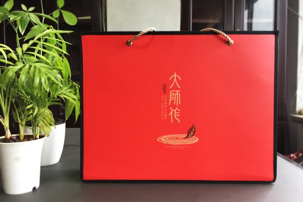 “茶葉包裝設(shè)計能不能做得有逼格些？ 罐裝茶葉盒？”-“不能！”