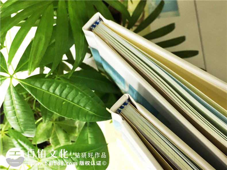 查閱我們的畢業(yè)紀(jì)念冊(cè) 設(shè)計(jì)的是一段青春回憶也感謝優(yōu)秀的你們！