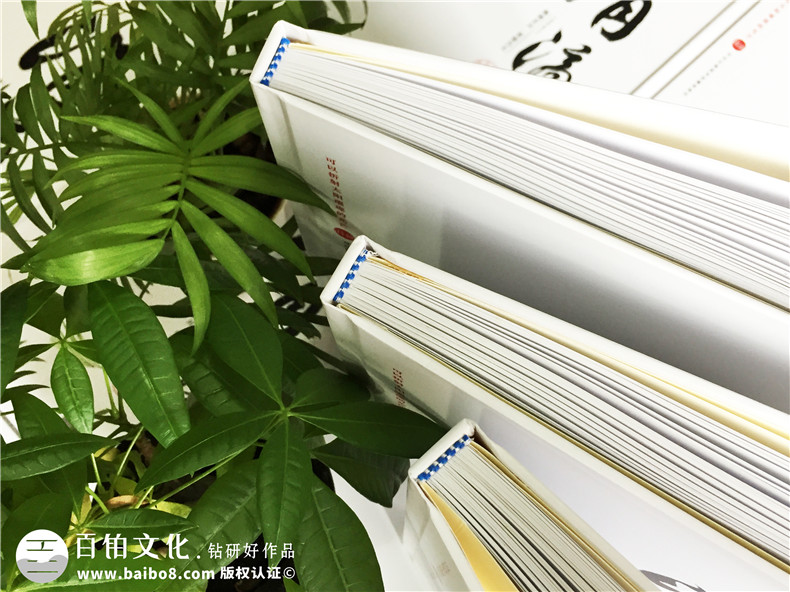 怎樣制作一本同學(xué)聚會(huì)紀(jì)念冊(cè)？專業(yè)紀(jì)念冊(cè)設(shè)計(jì)公司是這樣做的？