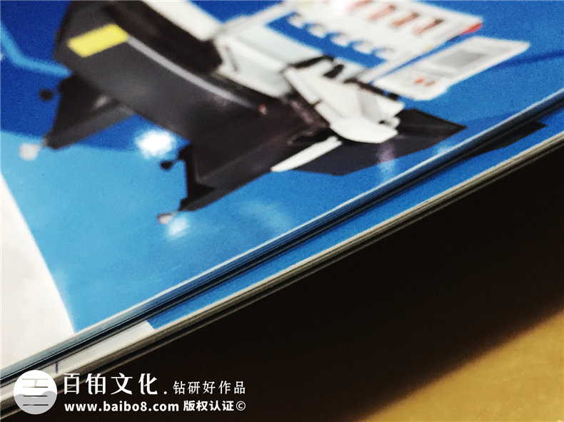專業(yè)的畫冊(cè)設(shè)計(jì)還需畫冊(cè)設(shè)計(jì)公司 其中畫冊(cè)設(shè)計(jì)師是重點(diǎn)！第4張-宣傳畫冊(cè),紀(jì)念冊(cè)設(shè)計(jì)制作-價(jià)格費(fèi)用,文案模板,印刷裝訂,尺寸大小