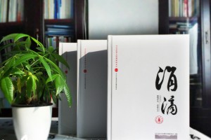 怎樣制作一本同學(xué)聚會紀(jì)念冊？專業(yè)紀(jì)念冊設(shè)計公司是這樣做的？